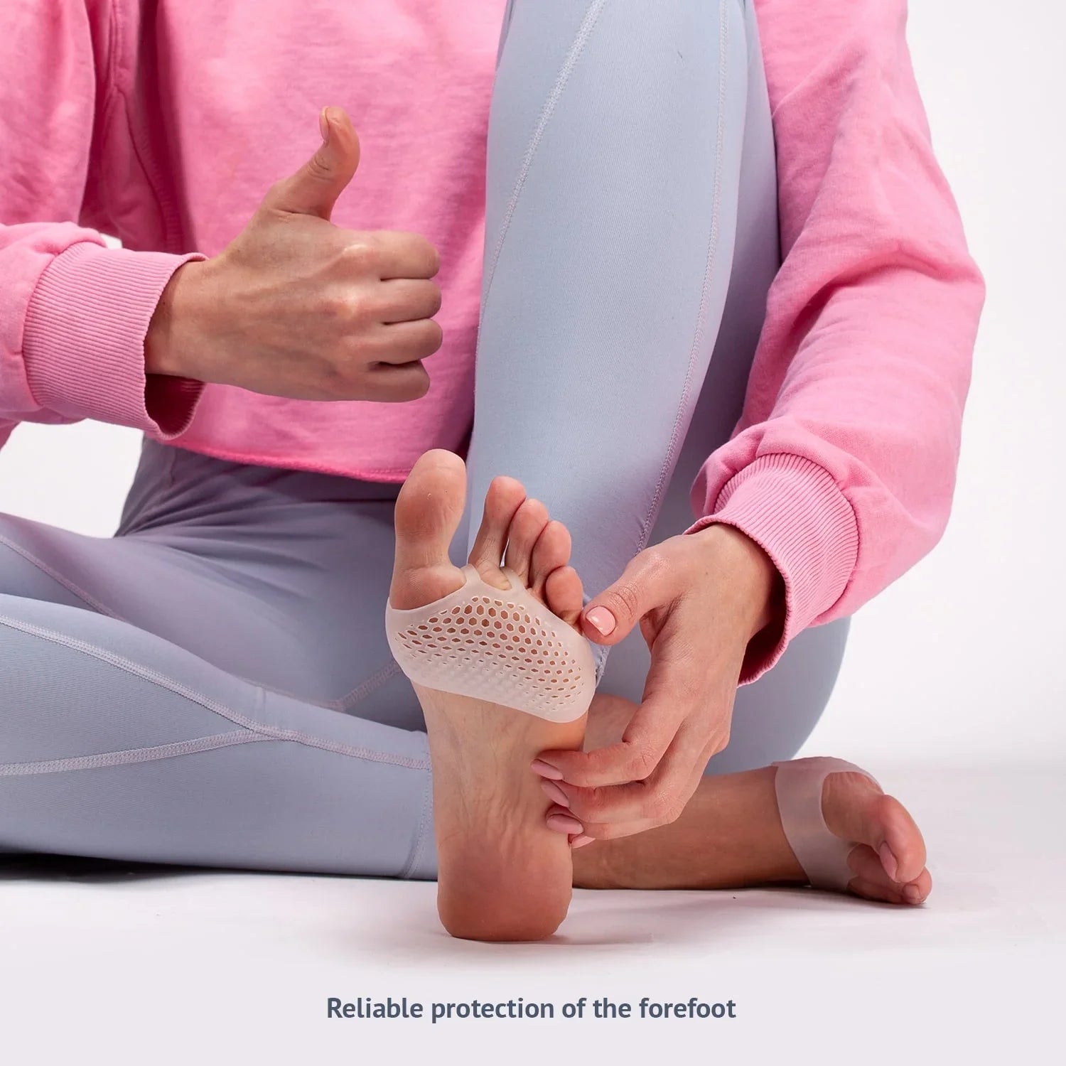 Brison Health Gel Metatarsal Pads - the perfect solution to your forefoot pain! Our medical-grade elastic material is perforated for breathability and sweat reduction, while the compact design allows for wear with open-toe shoes.